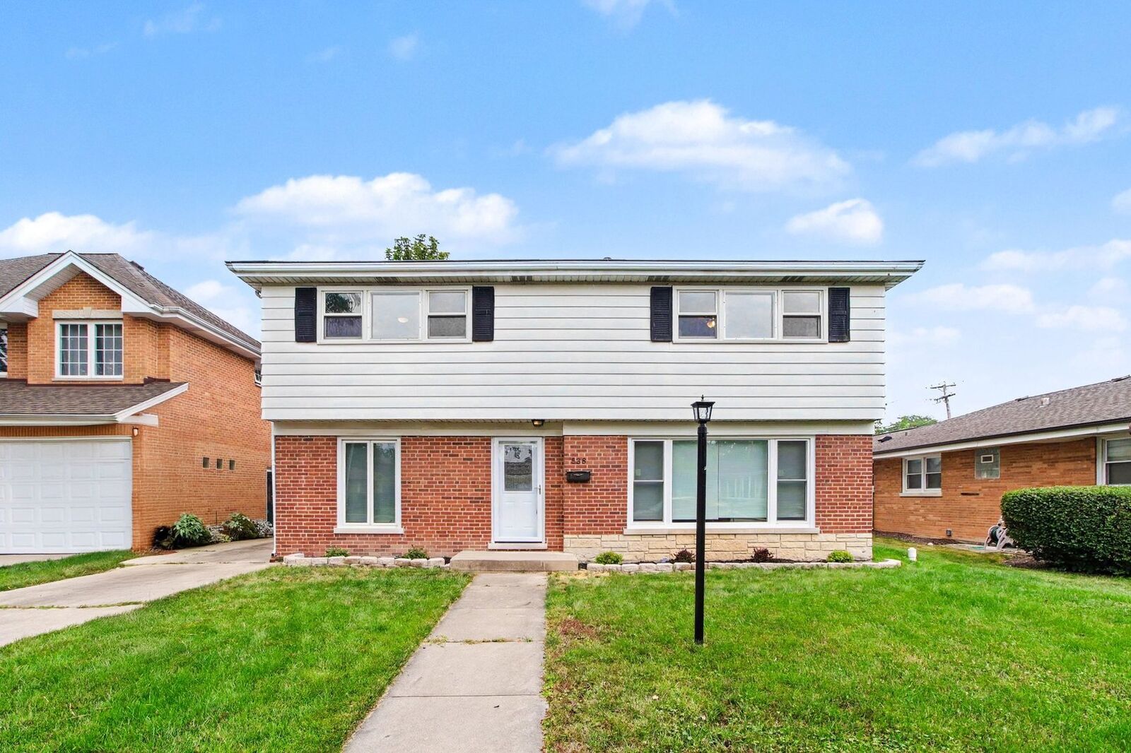 Property Photo:  538 N Broadway Avenue  IL 60068 