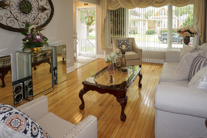 Property Photo: 3318 N Page Avenue IL 60634
