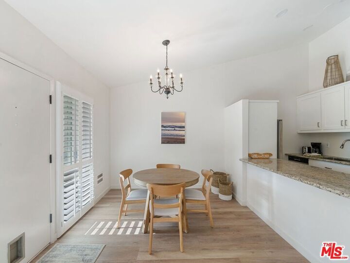 Property Photo: 647 S Prospect Avenue 202 CA 90277