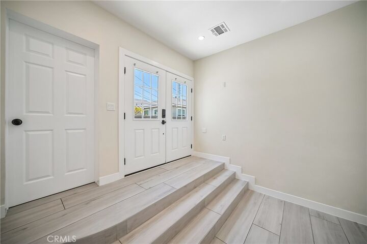 Property Photo:  1956 N Ontario Street 101  CA 91505 