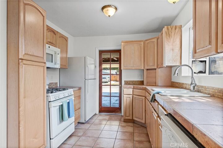Property Photo:  1351 Avalon Street  CA 93405 