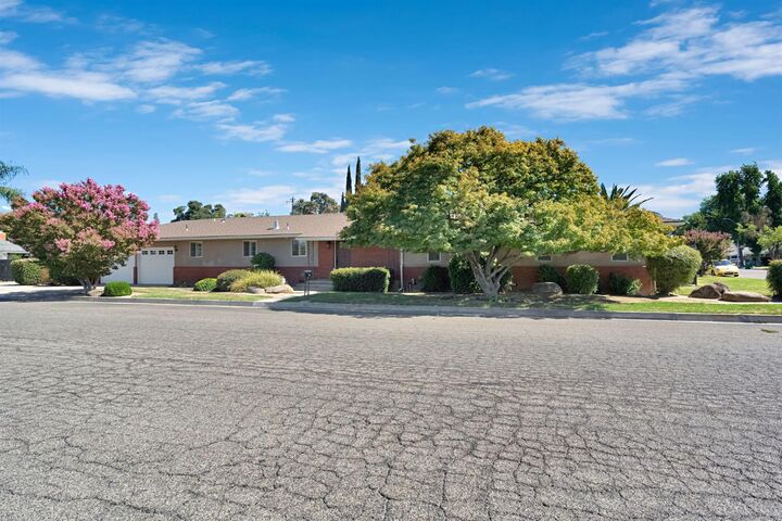 Property Photo:  2020 W 3rd Street  CA 93637 
