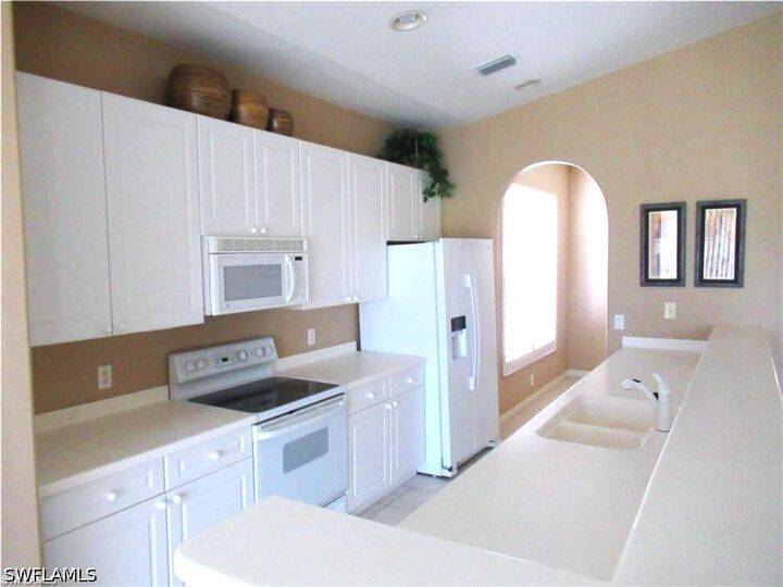 Property Photo: 1993 Crestview Way 131 FL 34119