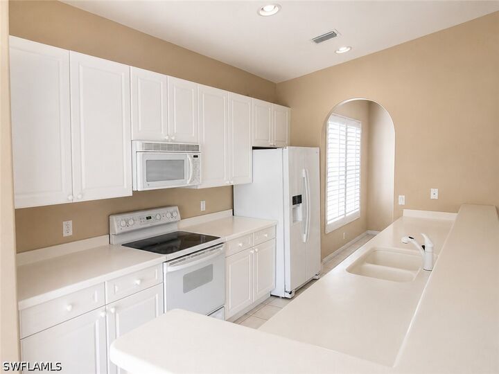 Property Photo:  1993 Crestview Way 131  FL 34119 