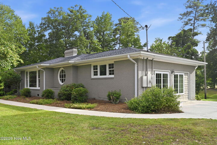 Property Photo: 406 Country Club Drive NC 28546