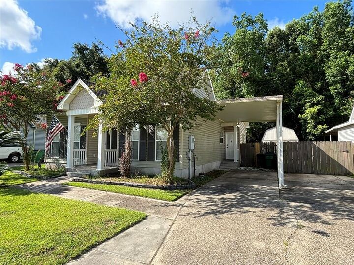 Property Photo:  2735 Village Court  LA 70072 