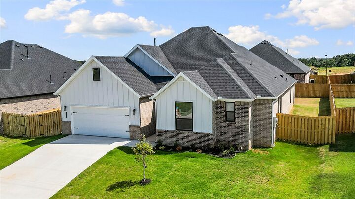 Property Photo: 1511 Lookout Lane AR 72718