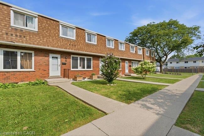 Property Photo: 29 Glenburn Court 15 ON L8E 1C6