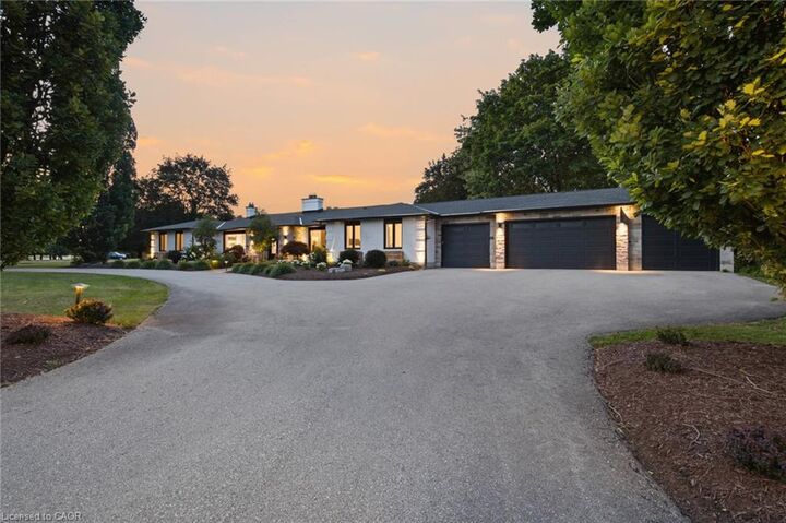 Property Photo: 8 Squire Court ON N2J 4G8