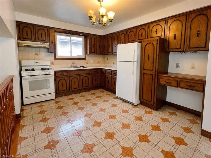 Property Photo:  39 Lisgar Court  ON L8T 4Y4 