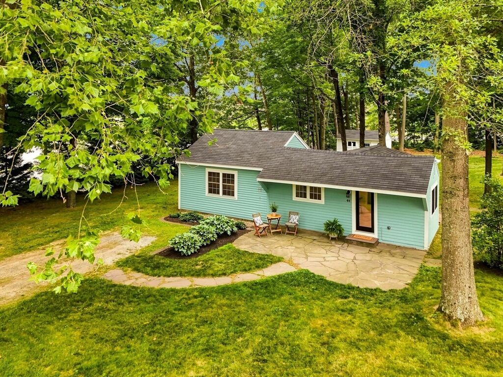 Property Photo:  44 Oak Ave 44  MA 01462 