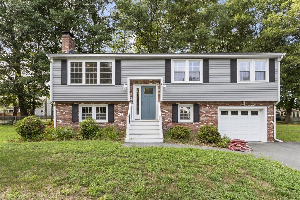 Property Photo:  25 Glenwood Rd  MA 01876 