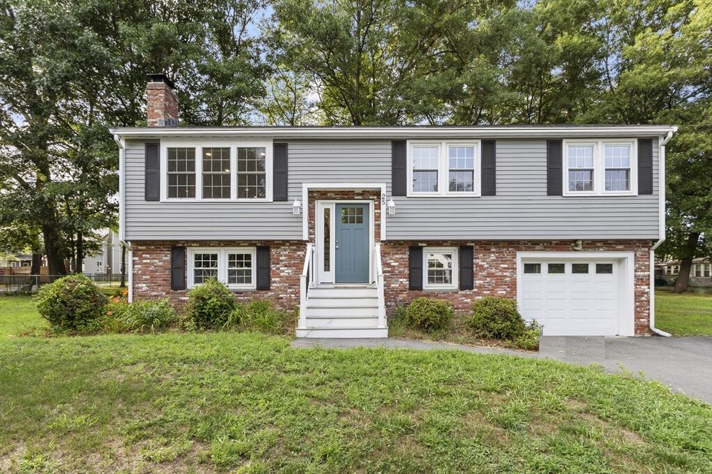 Property Photo:  25 Glenwood Rd  MA 01876 