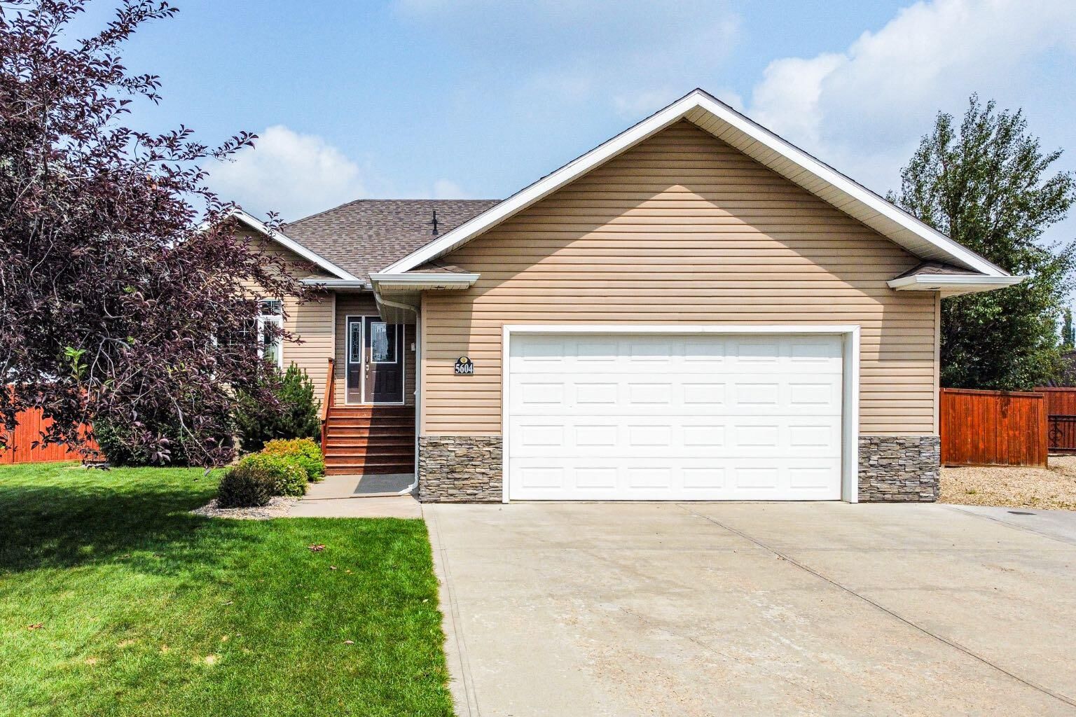 Property Photo: 5604 28A AB T4V 1T2