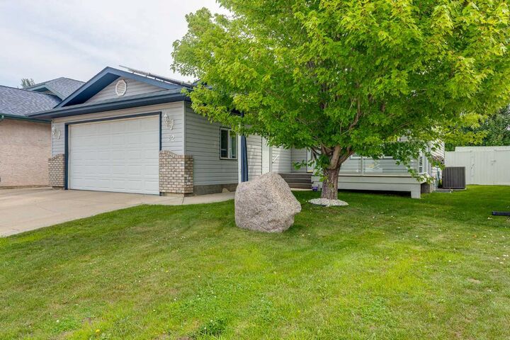 Property Photo: 82 Ruttan Close AB T4P 3T2
