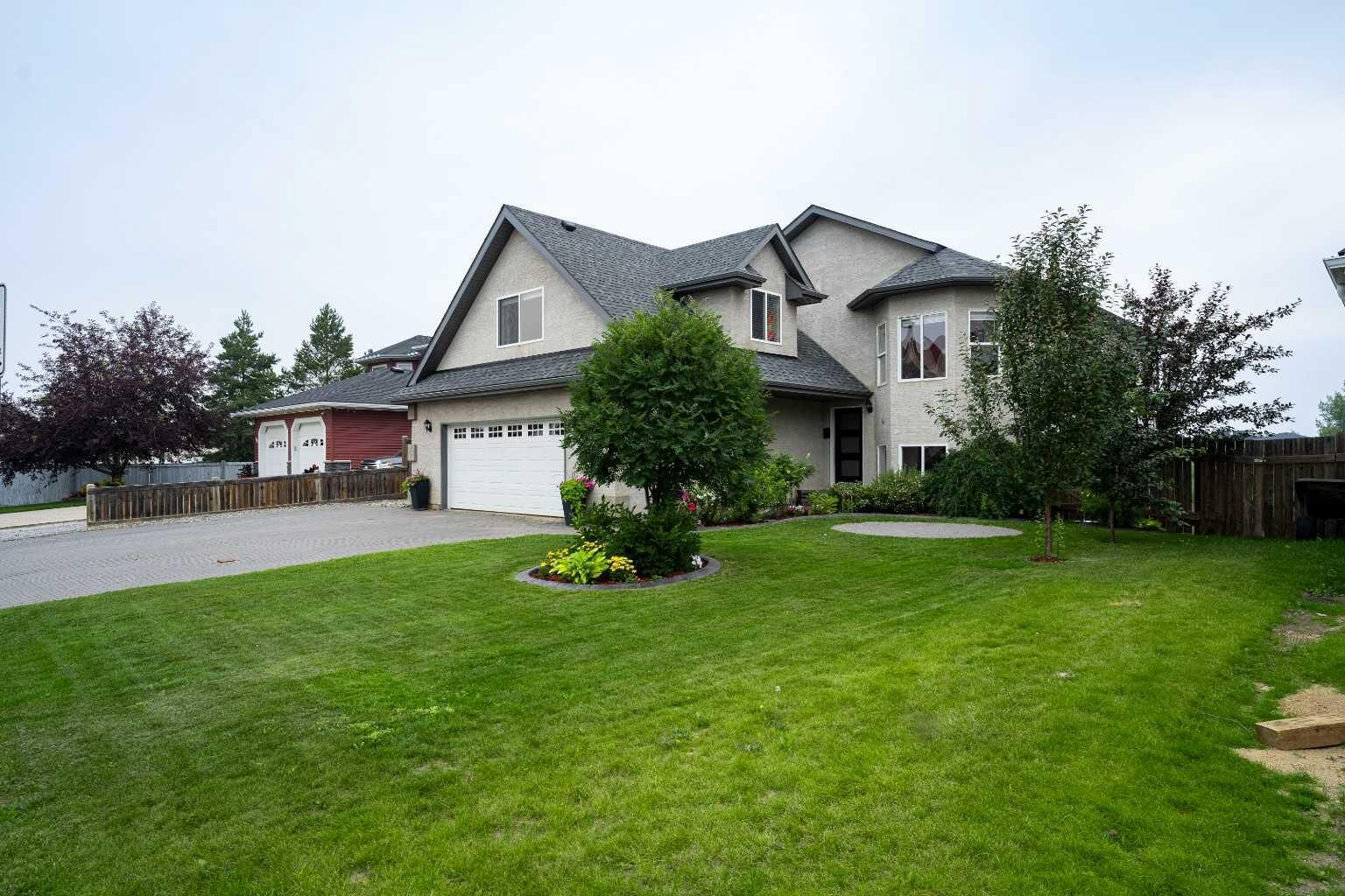 Property Photo: 105 Lindstrom Crescent AB T9K 2N7