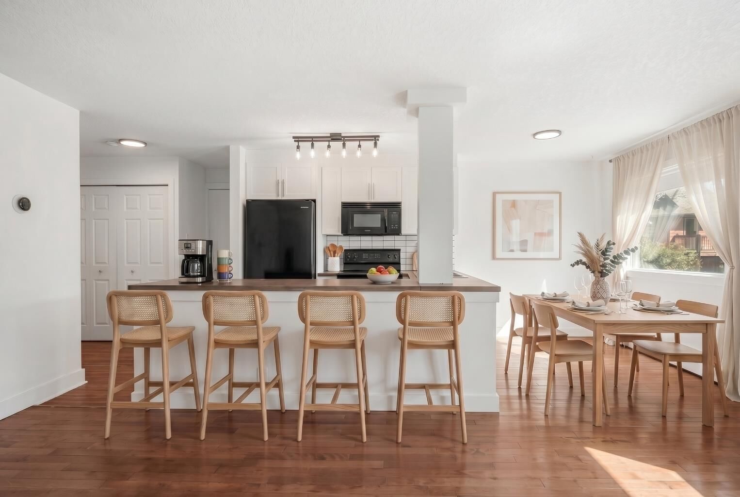 Property Photo: 2110 15 Street SW 7 AB T2T 3Y8