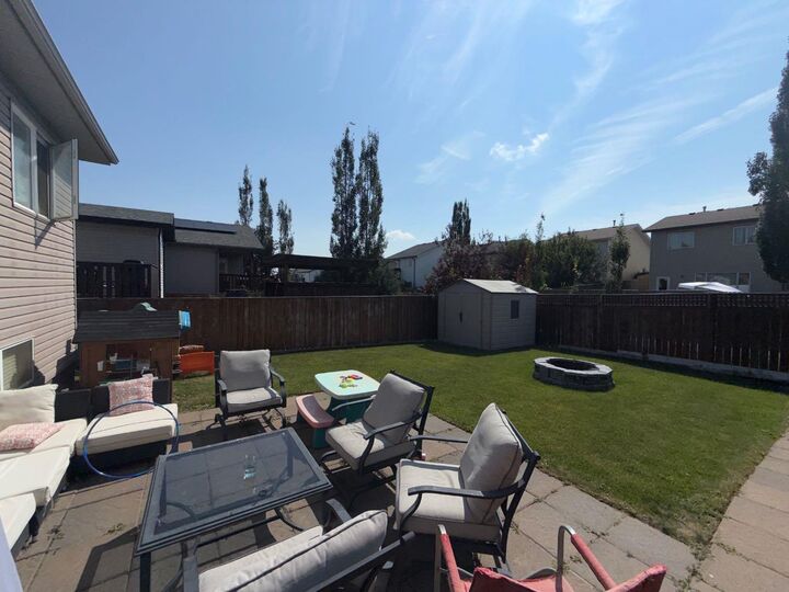 Property Photo: 626 Blackfoot Terrace W AB T1K 7X6