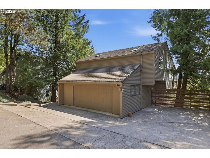 Property Photo:  7024 SW Canyon Dr  OR 97225 
