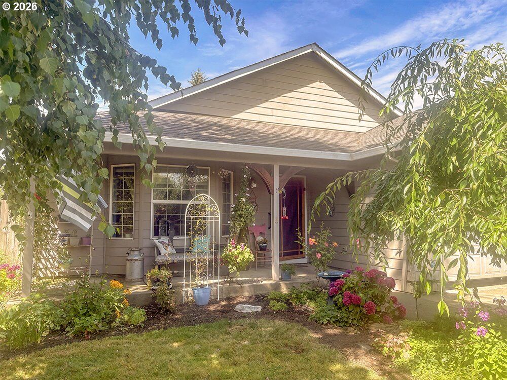 Property Photo:  1642 SE Cortland Ave  OR 97338 