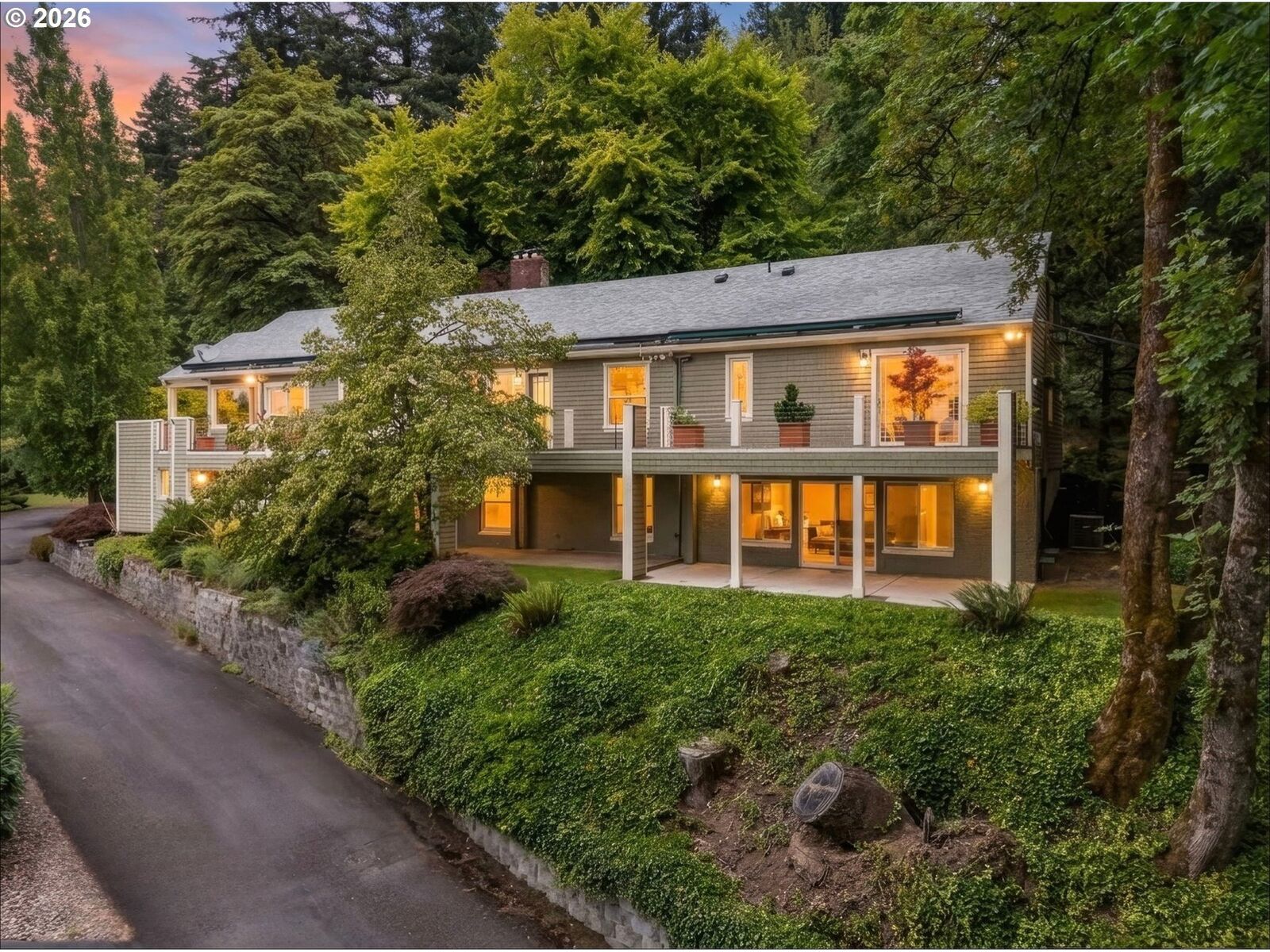 Property Photo:  4621 SW Hillside Dr  OR 97221 