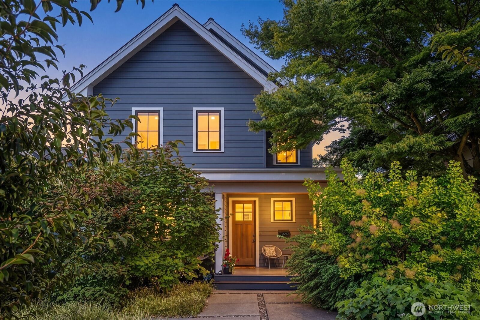 Property Photo: 2910 9th Avenue W WA 98119