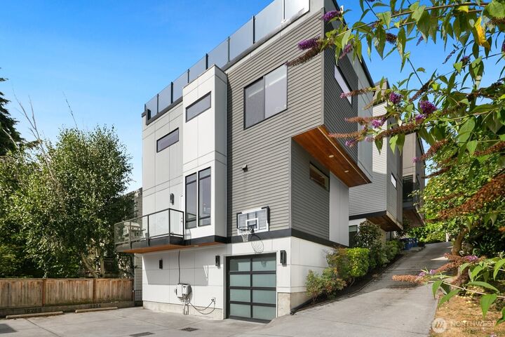 Property Photo:  1616  Taylor Avenue N  WA 98109 
