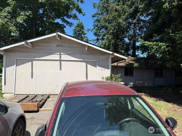 Property Photo: 4910 NE 1st Court WA 98059