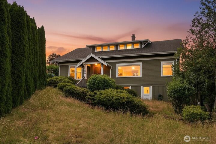 Property Photo:  400  Cedar Avenue S  WA 98057 