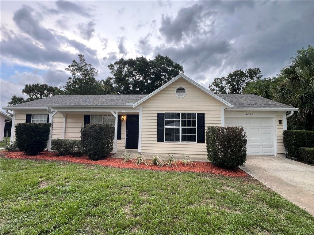 Property Photo: 1018 Landsdowne Drive FL 32958