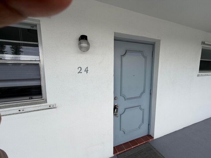 Property Photo: 420 W Palm Street 24 FL 33462