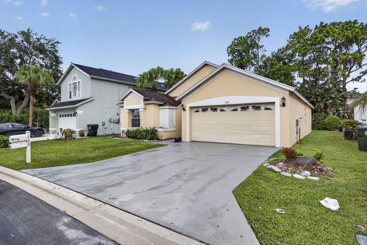 Property Photo: 120 Paddock Lane FL 33413