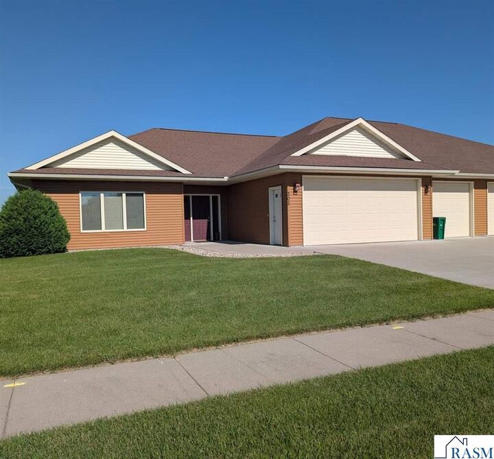 Property Photo:  302 Nelson Street  MN 56048 