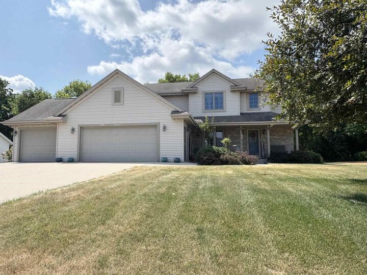 Property Photo:  642 E Waterford Drive  WI 53511 