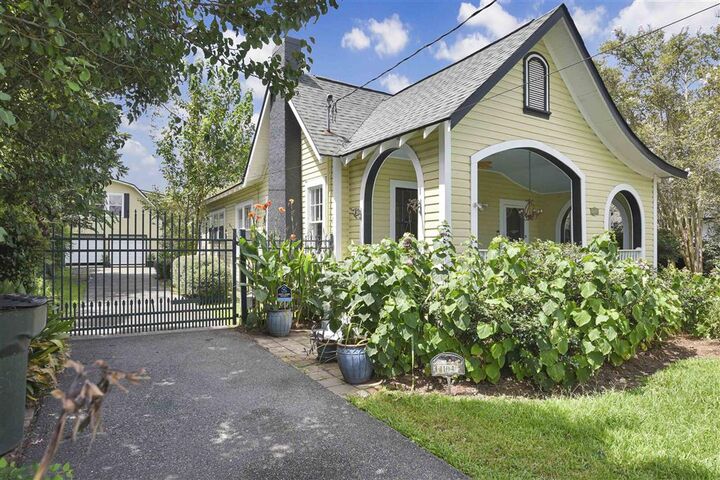 Property Photo:  1104 7th Street  LA 70601 