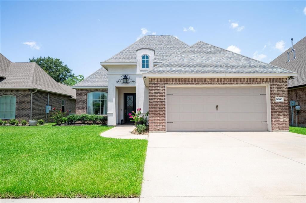Property Photo: 3263 Fairwood Lane LA 70607