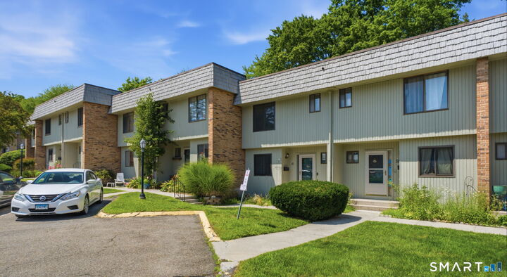 Property Photo:  40 Chestnut Court 40  CT 06416 