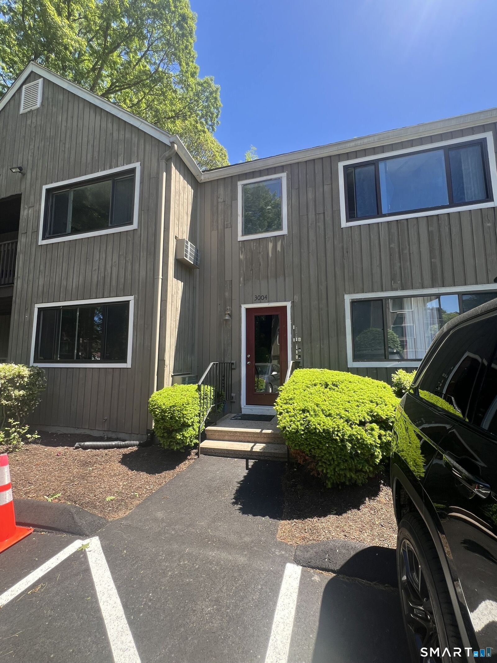 Property Photo: 3004 Madison Avenue B CT 06606