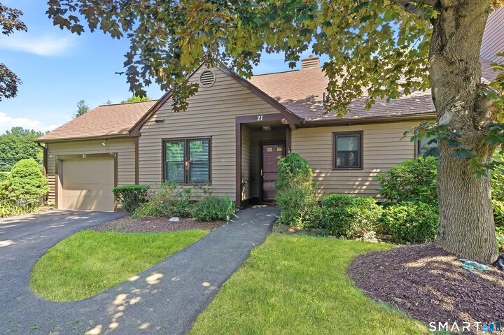 Property Photo:  21 Sprucebrook Trail 21  CT 06468 