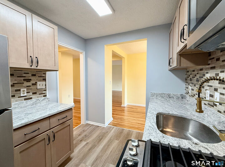 Property Photo: 570 Whitney Avenue L3 CT 06511