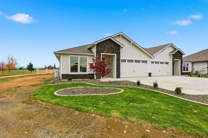 Property Photo:  1109-19 N Country Club Dr  WA 99006 