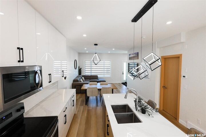 Property Photo: 1519 Richardson Road SK S7M 0W9