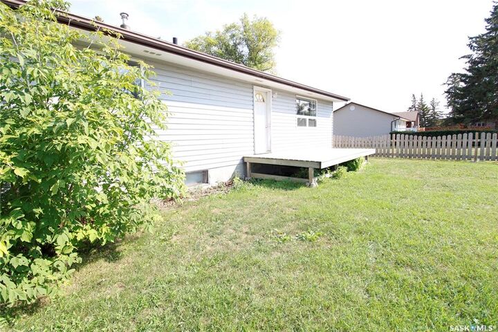 Property Photo: 813 Cartier Street SK S0G 5C0