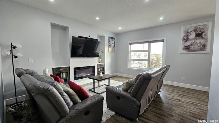 Property Photo: 126 Bolstad Way SK S7W 0Y1
