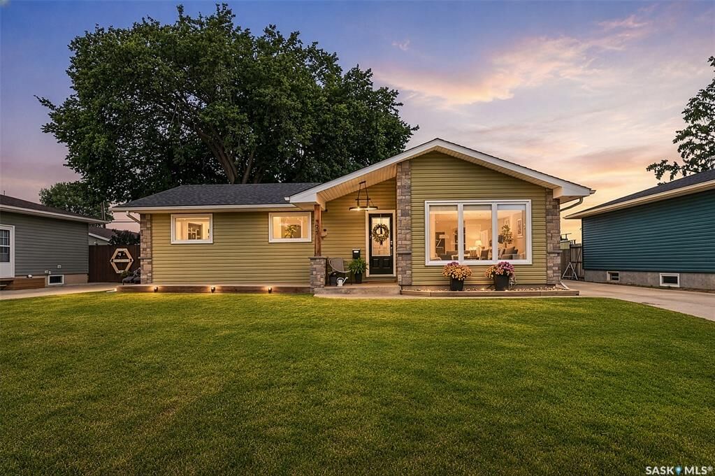Property Photo: 922 James Street SK S6H 3H6