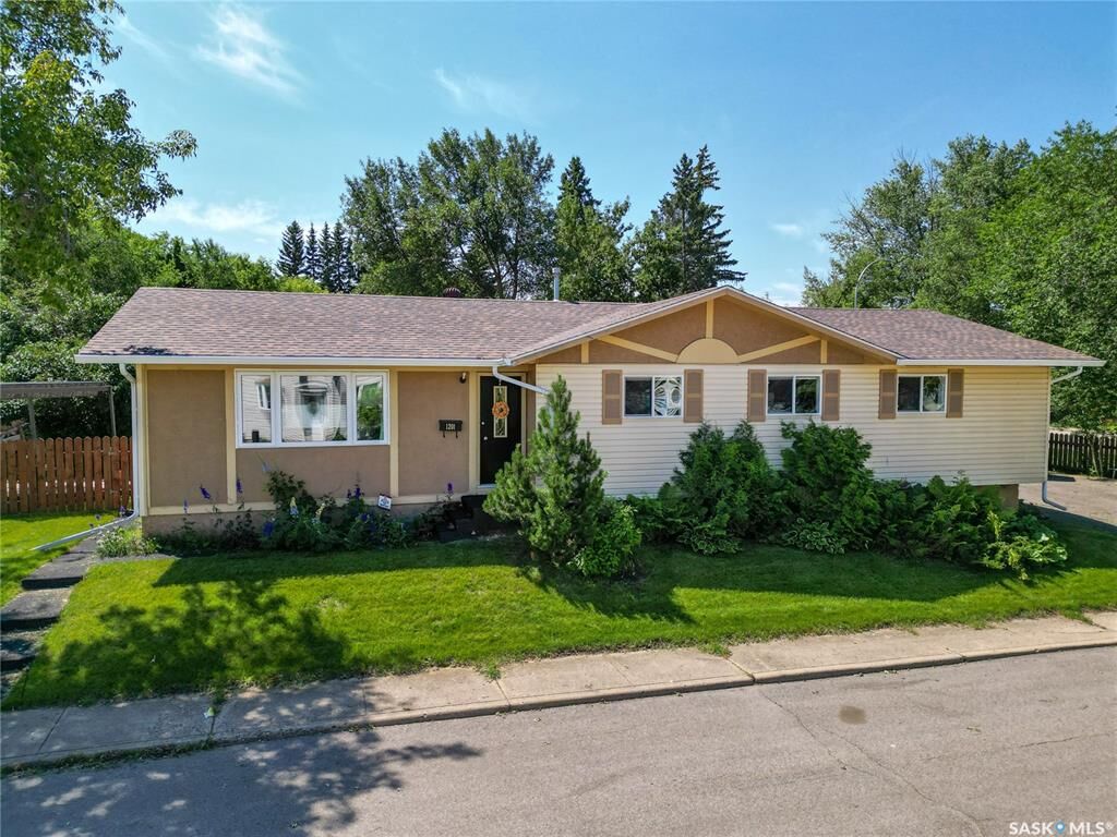 Property Photo: 1201 McKay Drive SK S6V 5V1