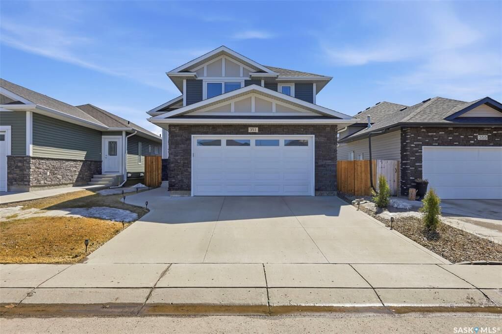 Property Photo: 351 Kolynchuk Manor SK S7T 0W3