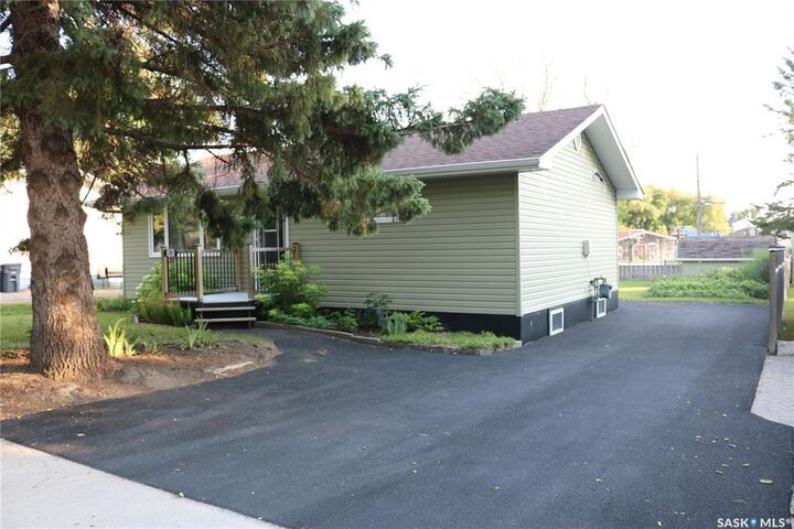 Property Photo: 509 Mark Avenue SK S0G 3N0
