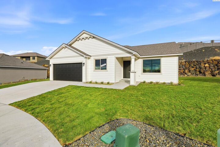 Property Photo: 6484 W 29th Ct WA 99338
