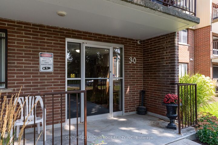 Property Photo:  30 Avalon Place 314  ON N2M 4N6 